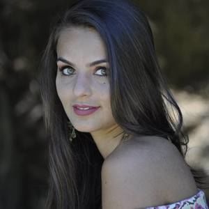 Meet your Posher, Camila